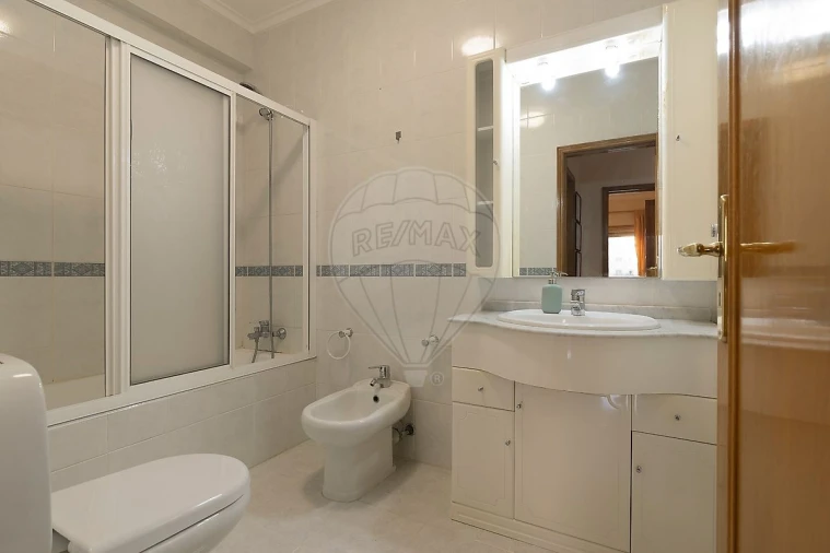 Apartamento T2 para Venda em Mafamude e Vilar do Paraíso Foto 29