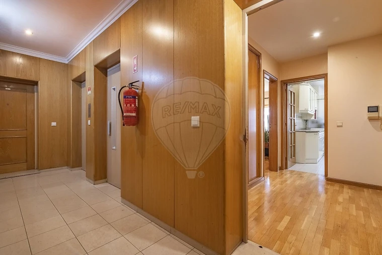 Apartamento T2 para Venda em Mafamude e Vilar do Paraíso Foto 35