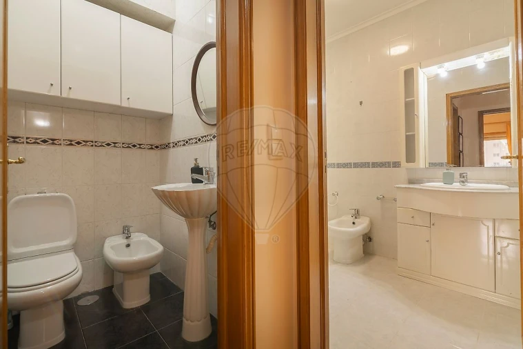 Apartamento T2 para Venda em Mafamude e Vilar do Paraíso Foto 27