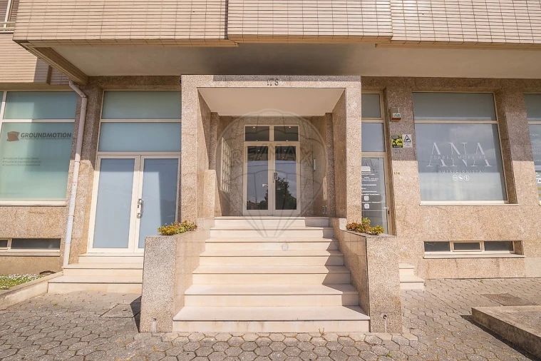 Apartamento T2 para Venda em Mafamude e Vilar do Paraíso Foto 33