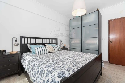 Apartamento T1 para Venda em Vialonga