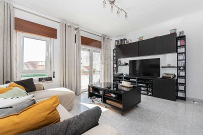 Apartamento T1 para Venda em Vialonga
