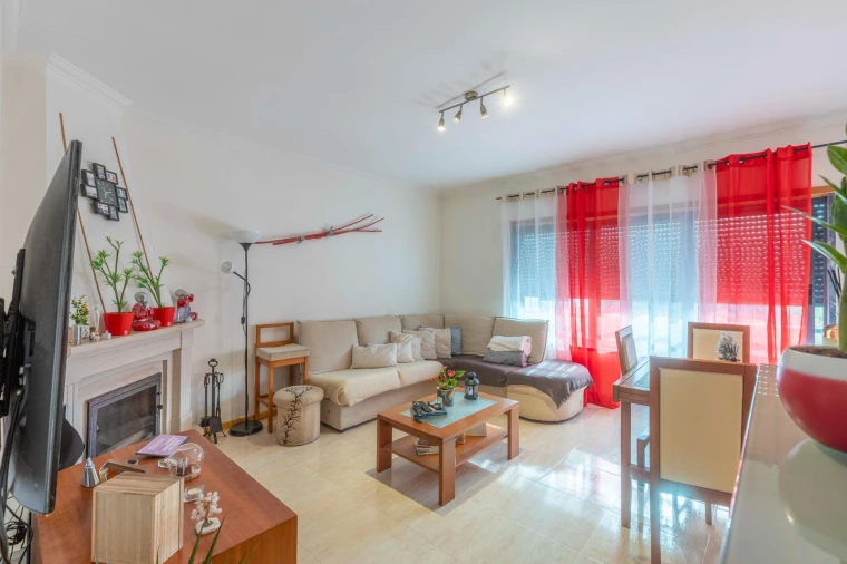 Apartamento T2 para Venda em Casal de Cambra Foto 2