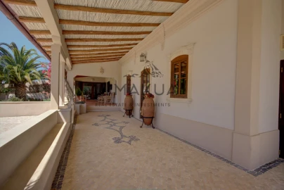 Quinta T7 para Venda em Loule (São Sebastião)