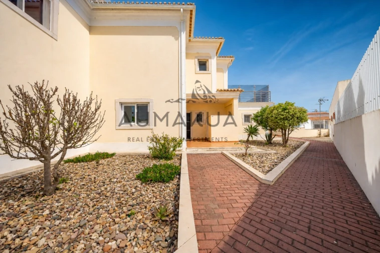 Moradia T4 para Venda em Albufeira e Olhos de Água Foto 4