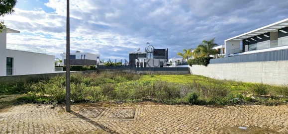 Terreno para Venda em Quarteira