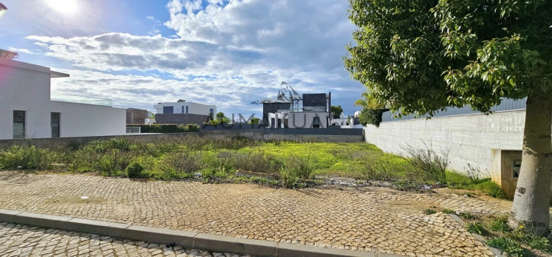 Terreno para Venda em Quarteira Foto 4