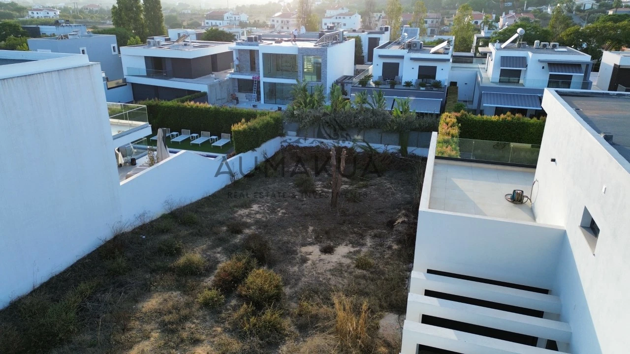 Terreno para Venda em Quarteira Foto 2