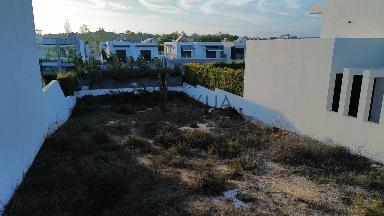 Terreno para Venda em Quarteira Foto 6