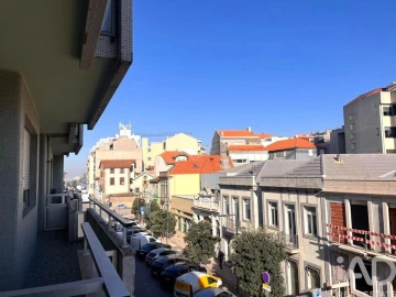 Apartamento T4 para Arrendamento em Aldoar, Foz do Douro e Nevogilde