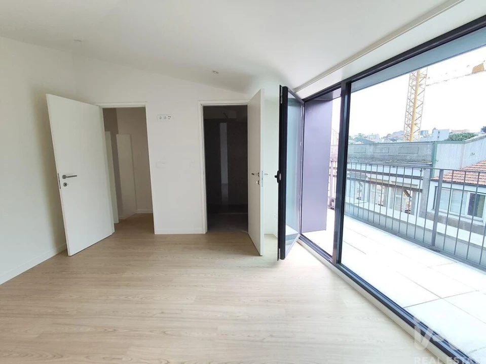Apartamento T2 para Venda em Lordelo do Ouro e Massarelos Foto 23