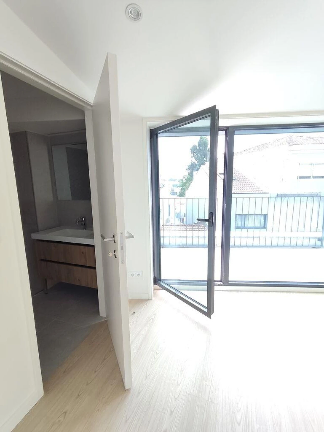 Apartamento T2 para Venda em Lordelo do Ouro e Massarelos Foto 32
