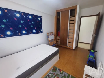 Apartamento T3 para Venda em Quelfes