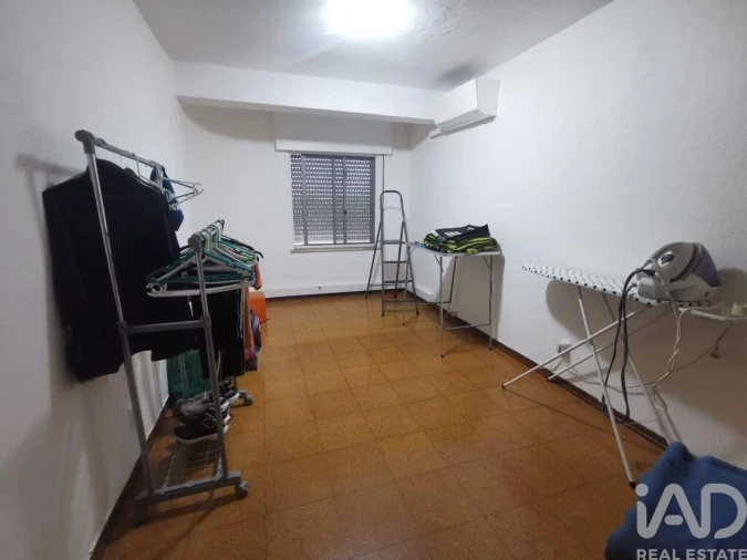Apartamento T3 para Venda em Quelfes Foto 7