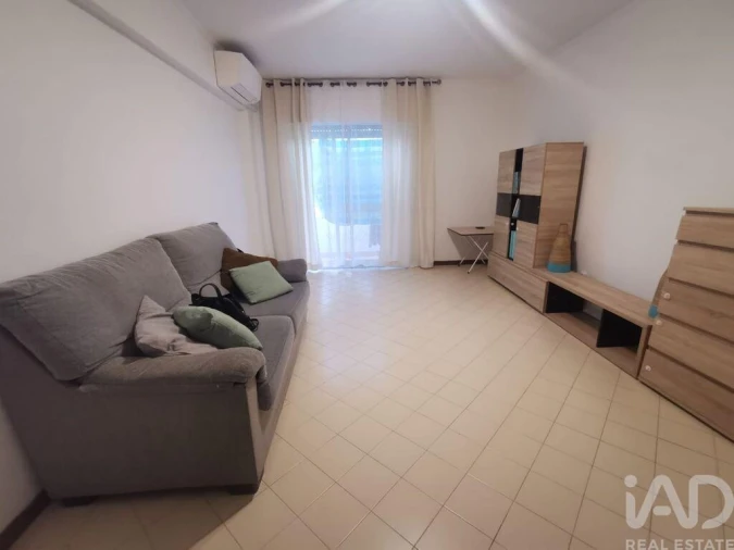 Apartamento T3 para Venda em Quelfes