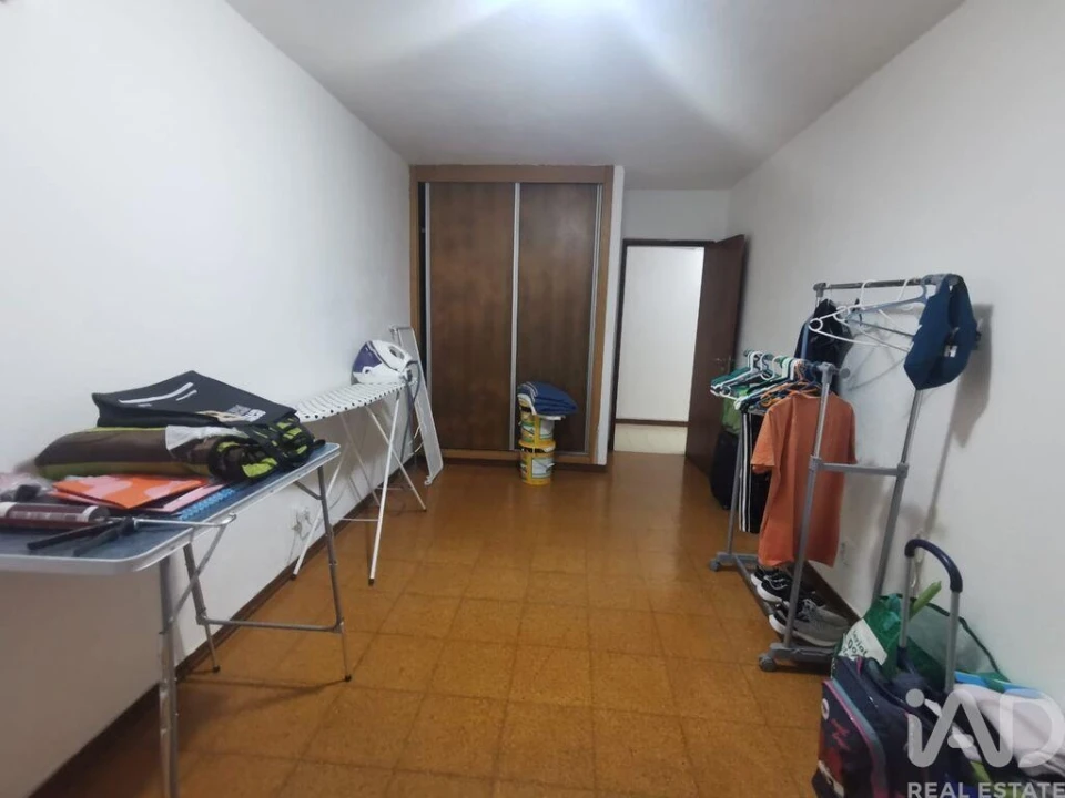 Apartamento T3 para Venda em Quelfes Foto 6