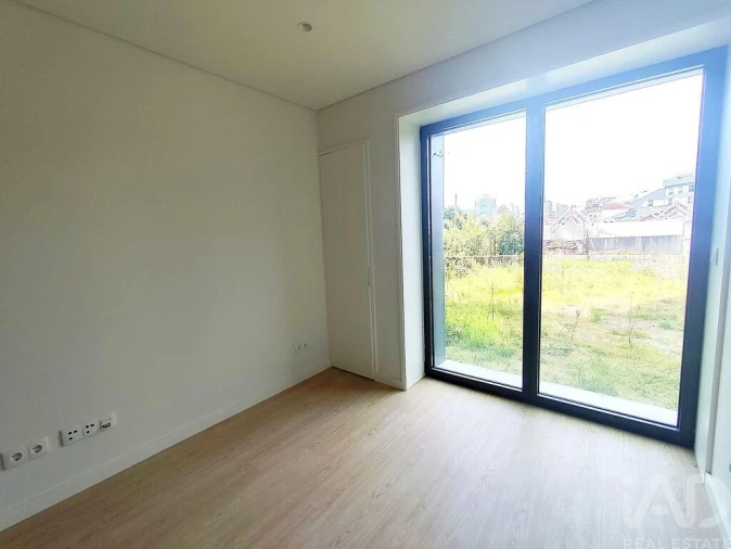 Apartamento T2 para Venda em Lordelo do Ouro e Massarelos Foto 5