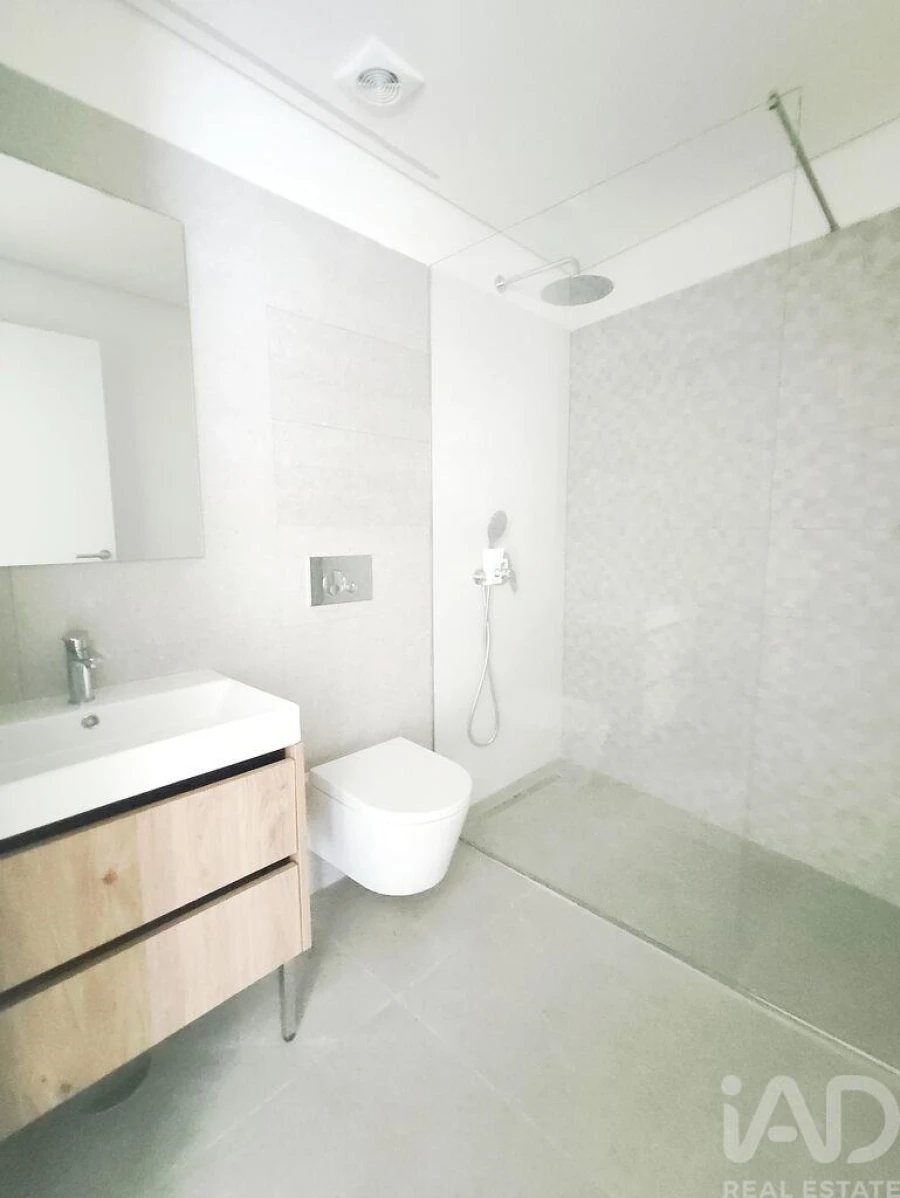 Apartamento T2 para Venda em Lordelo do Ouro e Massarelos Foto 18