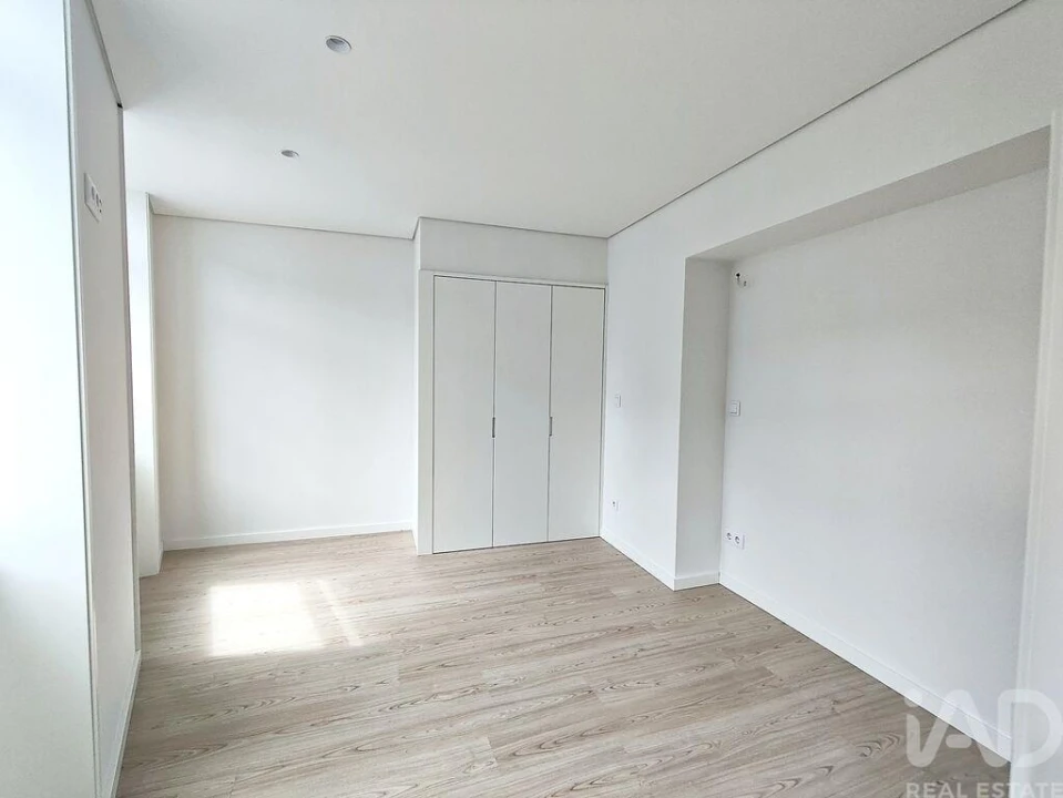 Apartamento T1 para Venda em Lordelo do Ouro e Massarelos Foto 13