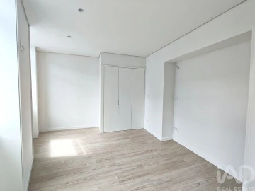 Apartamento T1 para Venda em Lordelo do Ouro e Massarelos