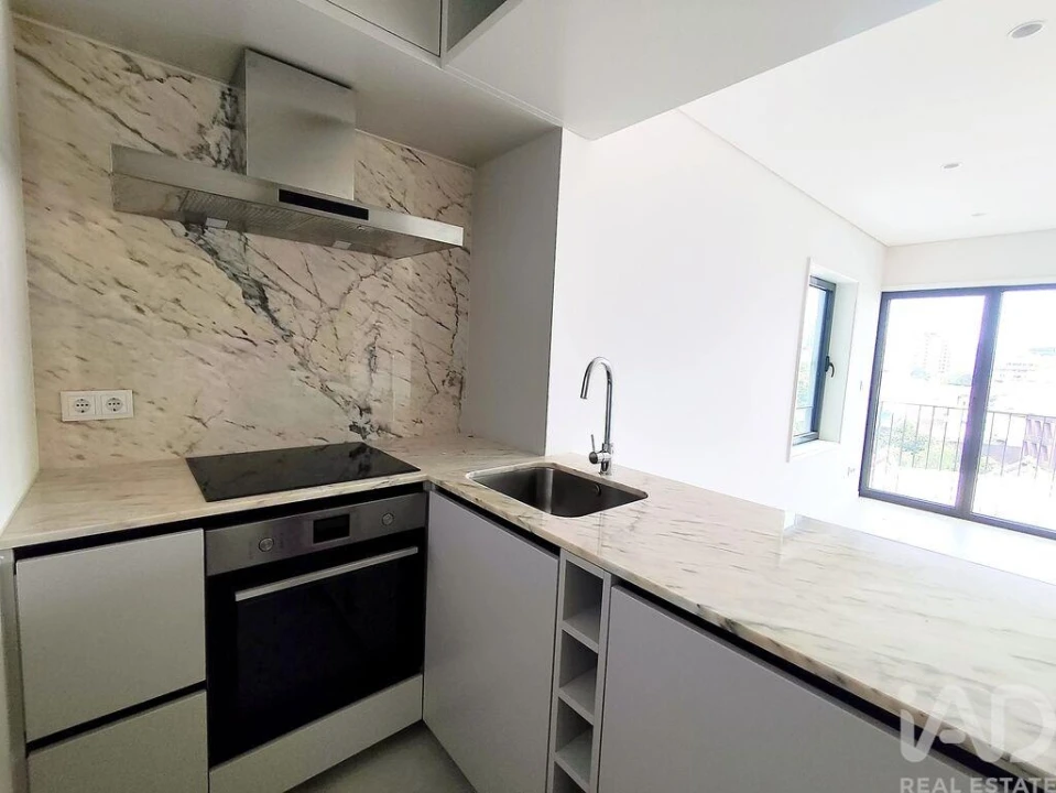 Apartamento T1 para Venda em Lordelo do Ouro e Massarelos Foto 7