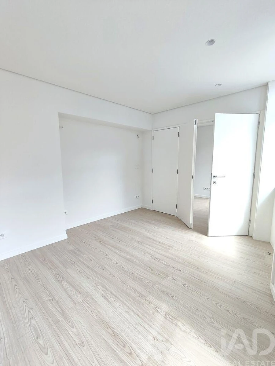 Apartamento T1 para Venda em Lordelo do Ouro e Massarelos Foto 8