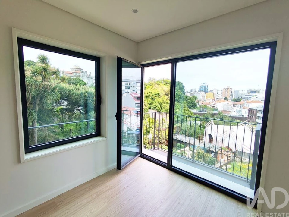 Apartamento T1 para Venda em Lordelo do Ouro e Massarelos Foto 1