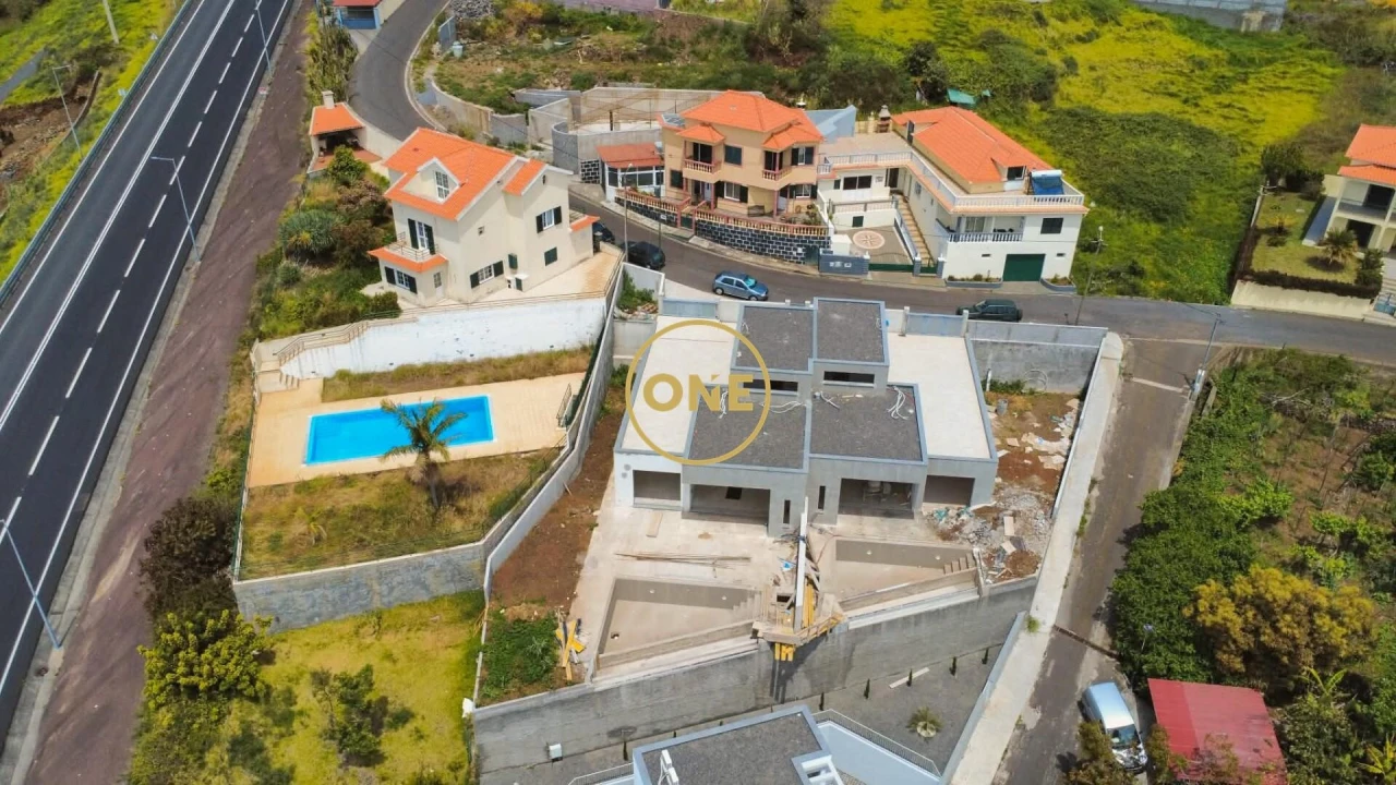 Moradia T3 para Venda em Estreito da Calheta Foto 6