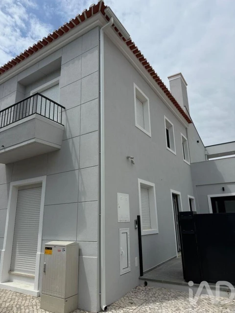 Moradia para Venda em Romeira e Várzea