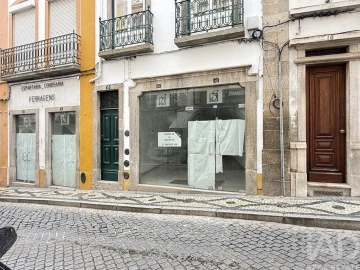 Loja para Venda em Évora (São Mamede, Sé, São Pedro e Santo Antão)