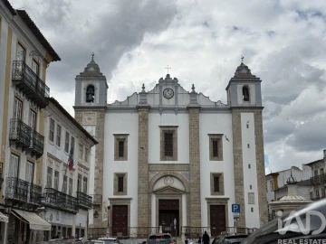 Loja para Venda em Évora (São Mamede, Sé, São Pedro e Santo Antão)