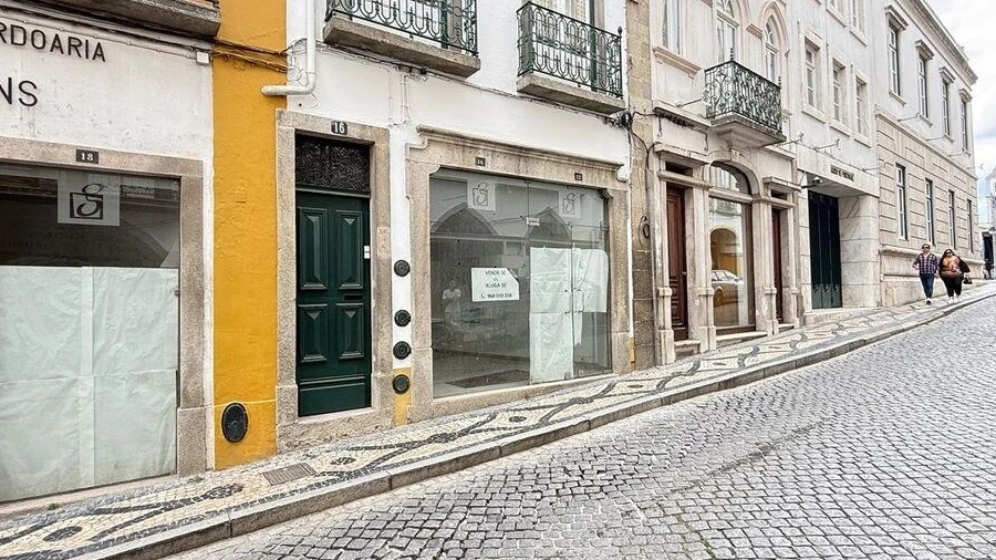 Loja para Venda em Évora (São Mamede, Sé, São Pedro e Santo Antão)