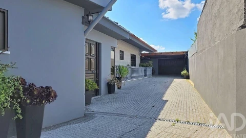 Moradia T4 para Venda em Avanca