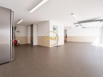 Moradia T5 para Venda em Algueirão-Mem Martins