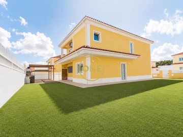 Moradia T5 para Venda em Algueirão-Mem Martins