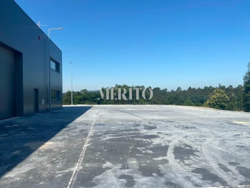 Armazém para Venda em Arnoso (Santa Maria e Santa Eulália) e Sezures