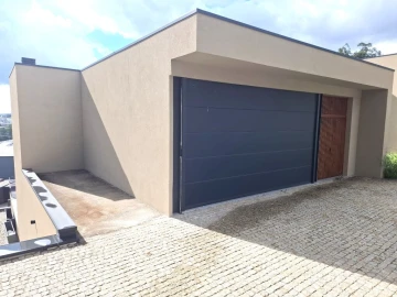 Moradia T4 para Venda em Urgezes