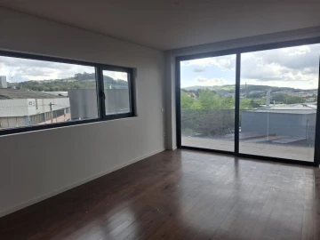 Moradia T4 para Venda em Urgezes