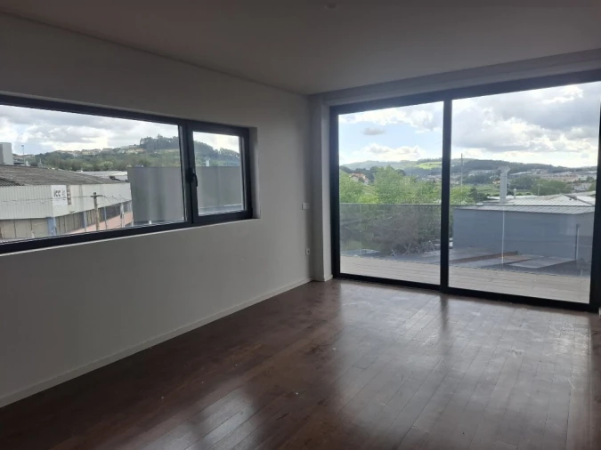 Moradia T4 para Venda em Urgezes Foto 4