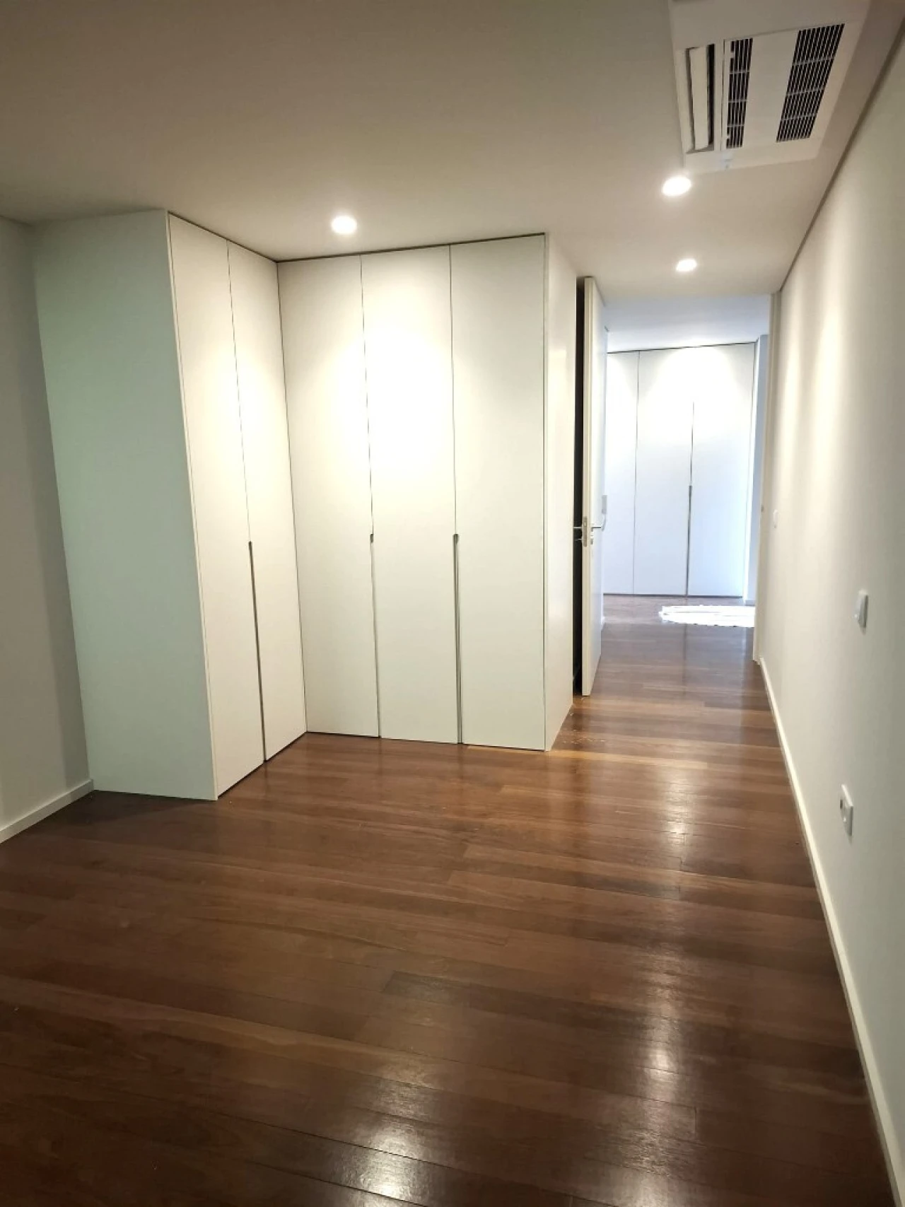 Moradia T4 para Venda em Urgezes Foto 5