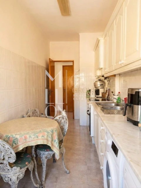 Apartamento T1 para Venda em Oeiras e São Julião da Barra, Paço de Arcos e Caxias