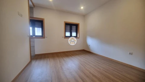 Moradia T3 para Venda em Freixo de Cima e de Baixo