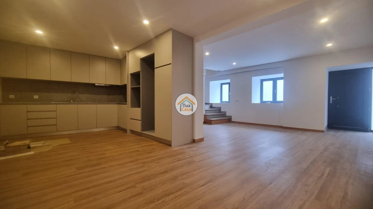 Moradia T3 para Venda em Freixo de Cima e de Baixo Foto 4
