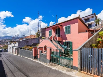 Moradia T4 para Venda em Funchal (Santa Maria Maior)