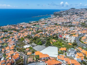 Moradia T4 para Venda em Funchal (Santa Maria Maior)