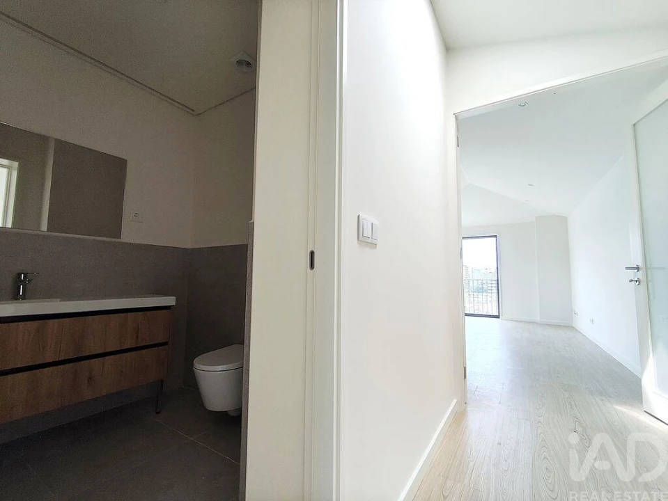 Apartamento T2 para Venda em Lordelo do Ouro e Massarelos Foto 11