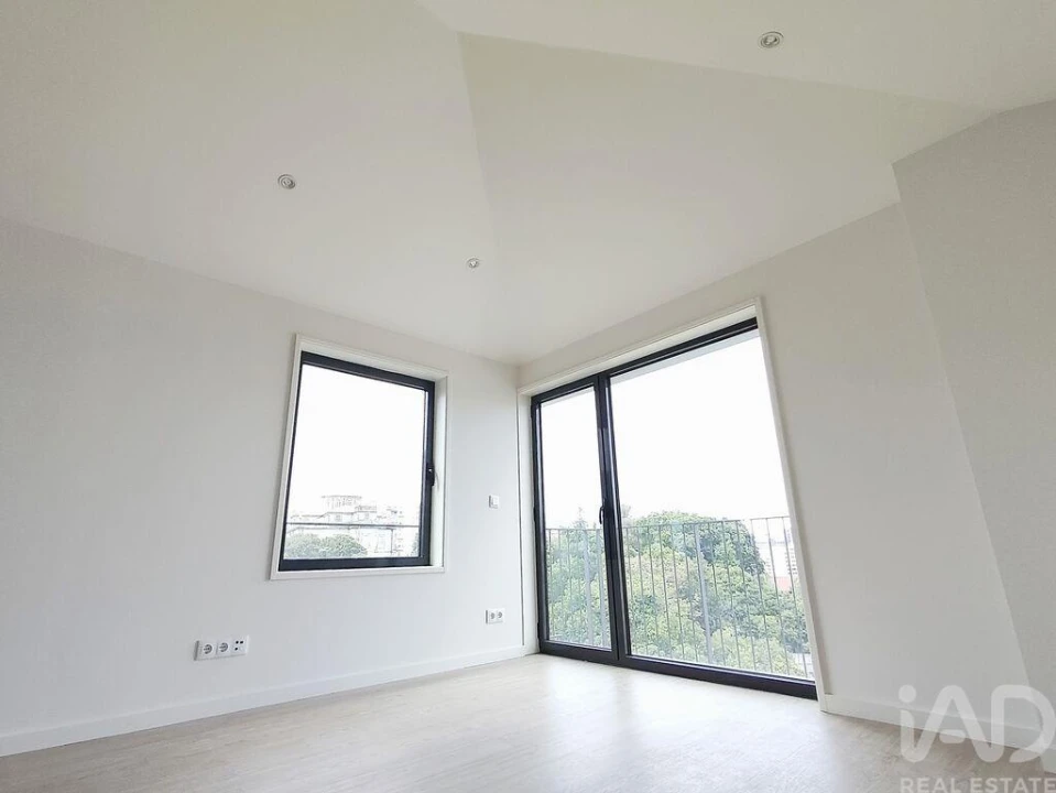 Apartamento T2 para Venda em Lordelo do Ouro e Massarelos Foto 3