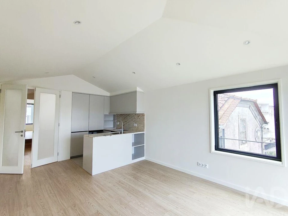Apartamento T2 para Venda em Lordelo do Ouro e Massarelos Foto 1