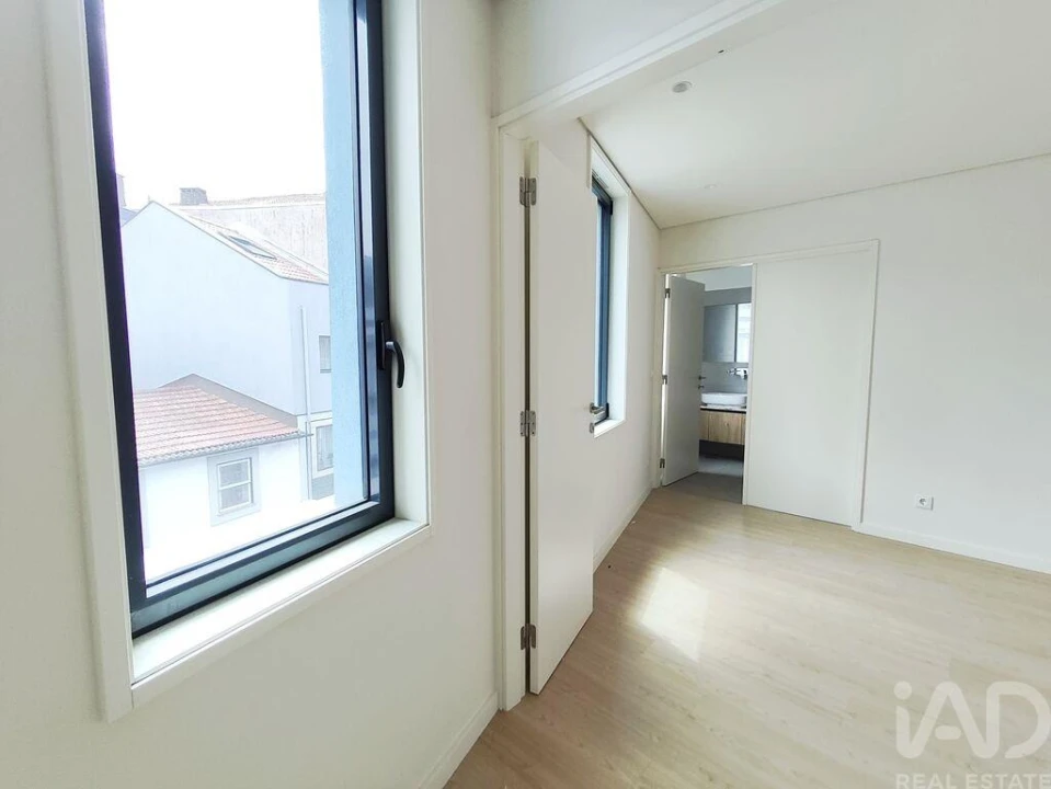 Apartamento T2 para Venda em Lordelo do Ouro e Massarelos Foto 17