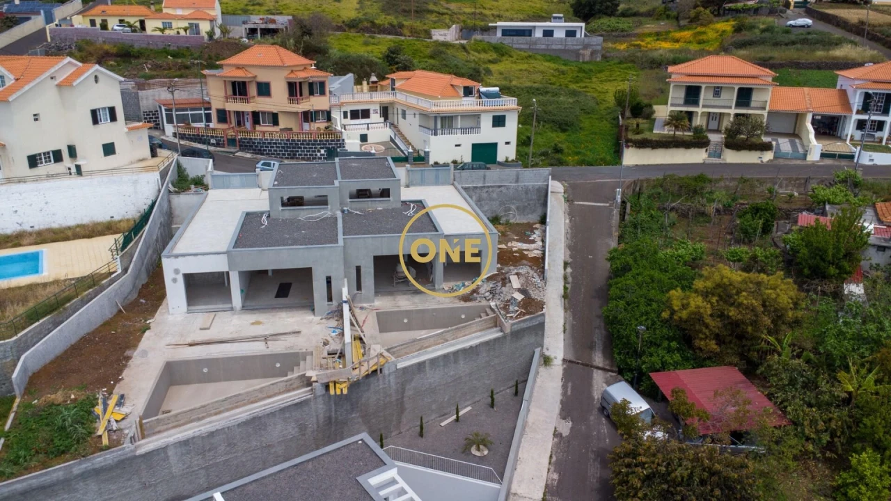 Moradia T3 para Venda em Estreito da Calheta Foto 3